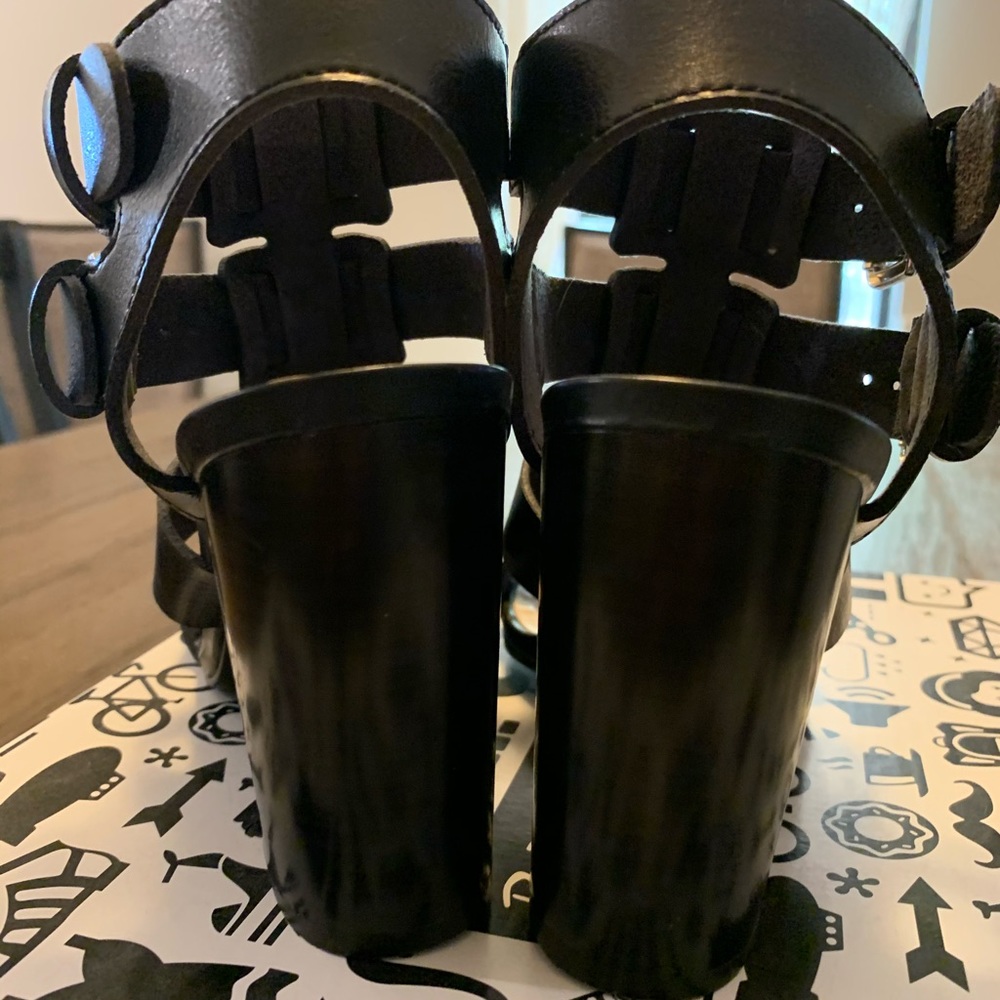 Sandals - Picture 4 of 6